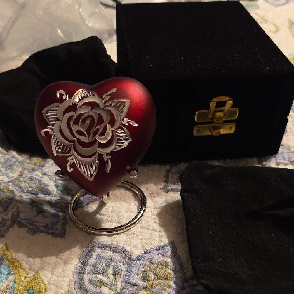 Red Rose Urn With Black Velvet Box with Gold Clasp